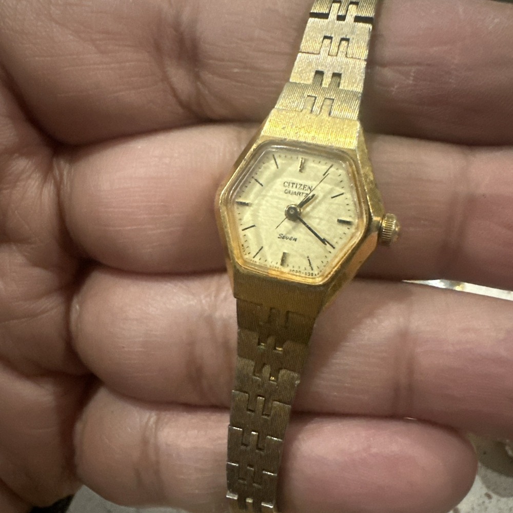 Works VTG CITIZEN Seven Quartz Analog Women's Watch Gold Tone 18mm fit 5.75in"